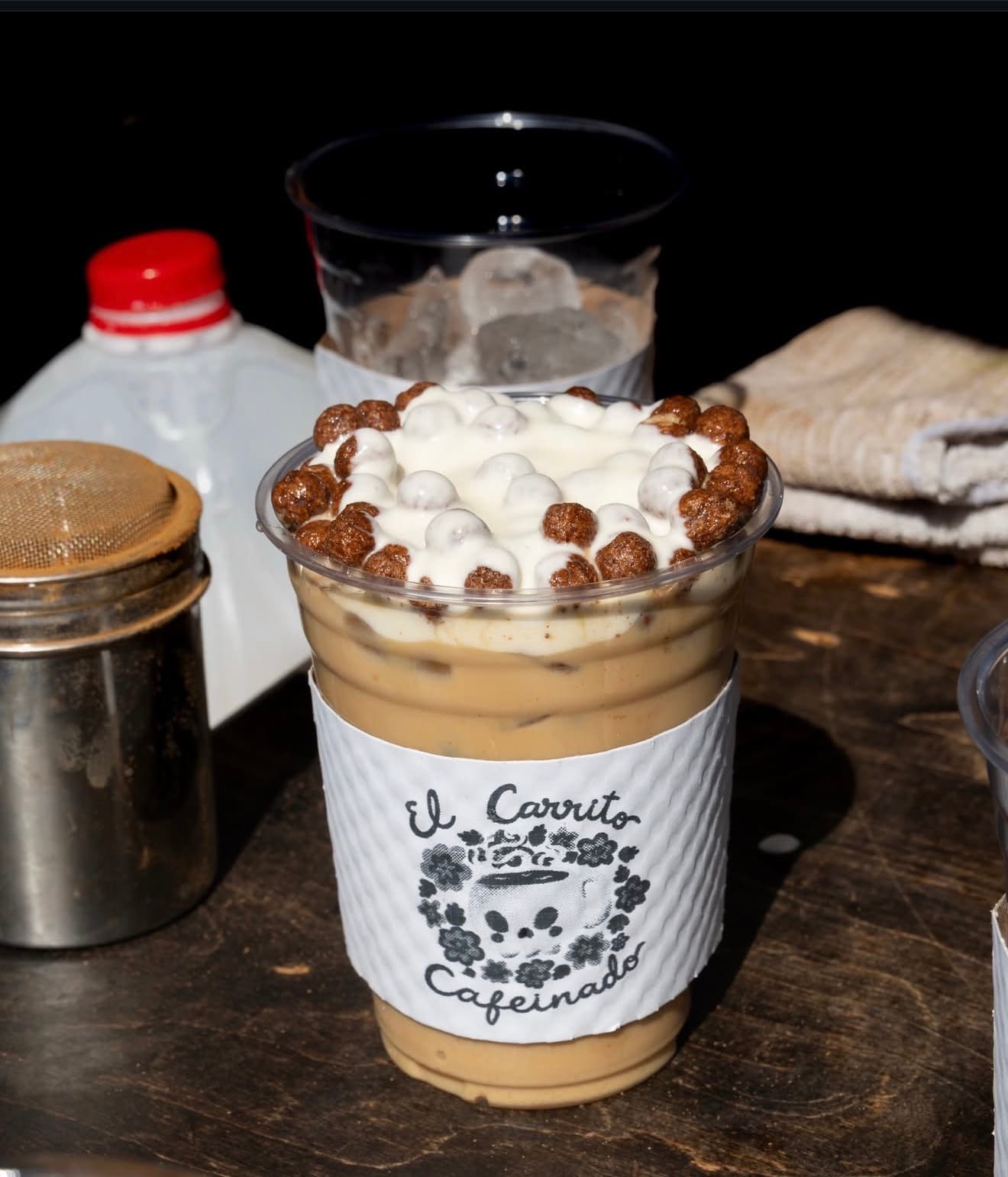 El Carrito Cafeinado drink served at the cart